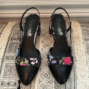 L’intervalle block heel floral sandals